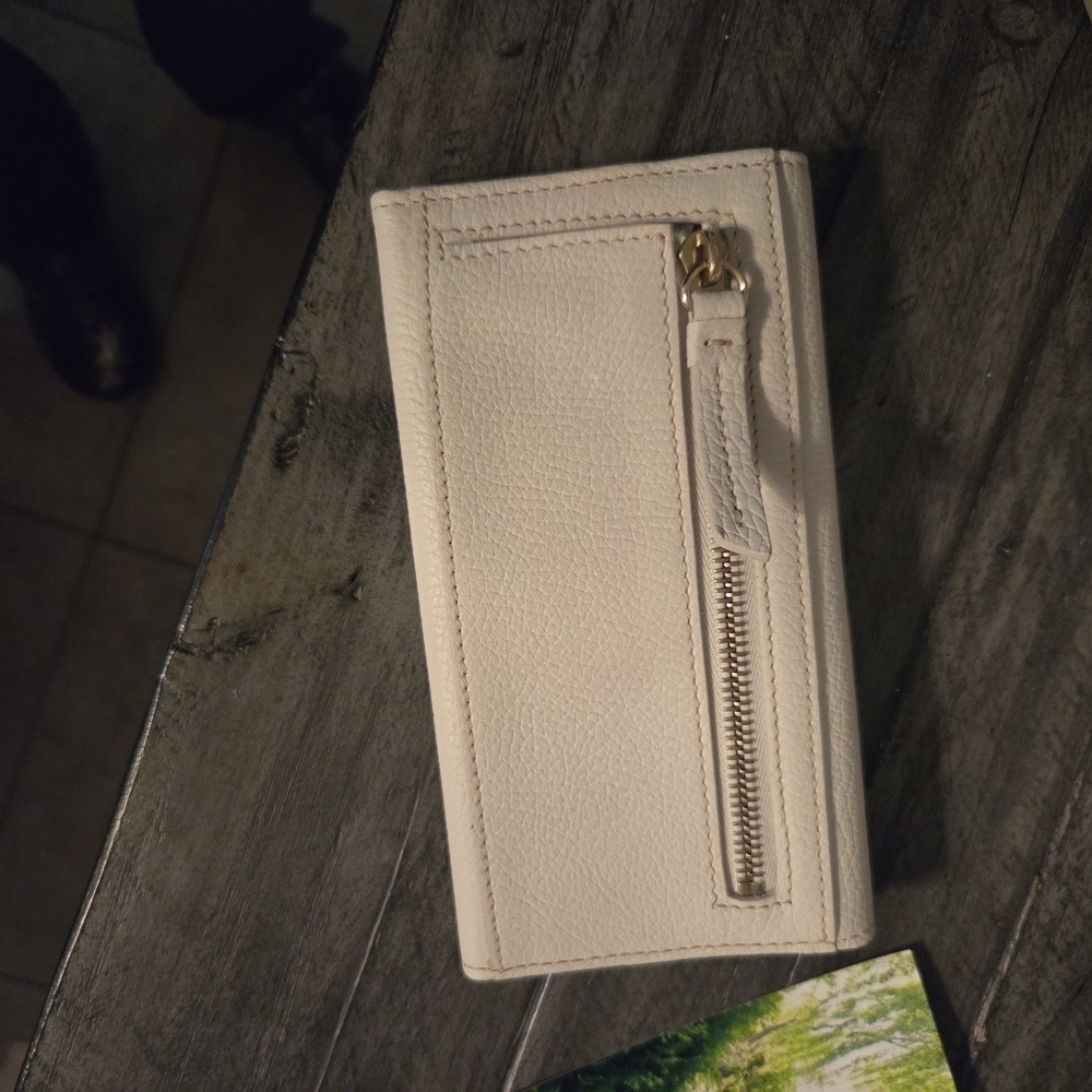 Dooney and Bourke Elegant Cream White Leather Satchel Wallet. - Picture 11 of 16